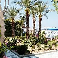 Asterias فندق 2*